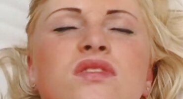 sex lưỡng tính Chơi xúc xắc thô và phim sex u70 thực hành các vị trí Nye để đụ.